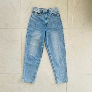 Divided Blue Light Wash High Waist 90s Jeans Women’s Size 6 & 100% Cotton